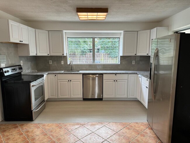 Building Photo - 1821 SW 23rd St