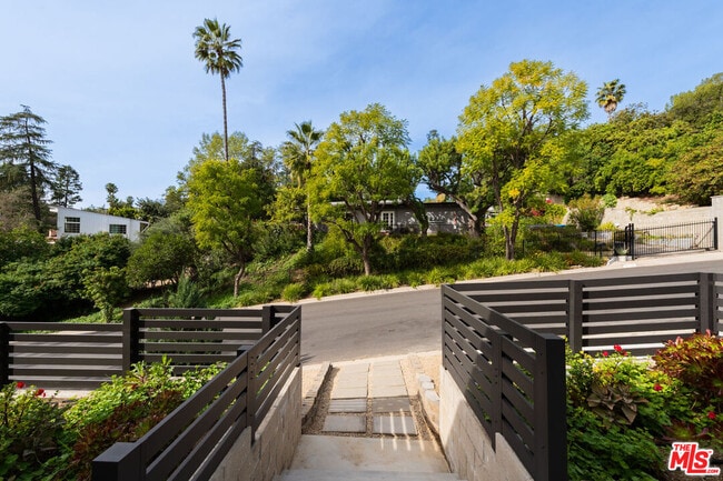 Building Photo - 4724 El Caballero Dr
