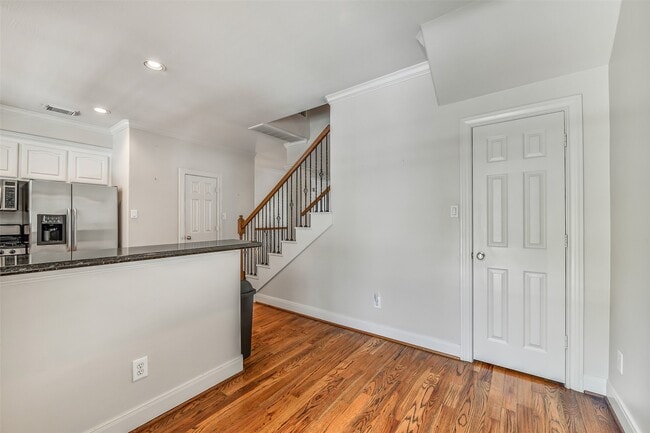 Building Photo - 326 Malone St