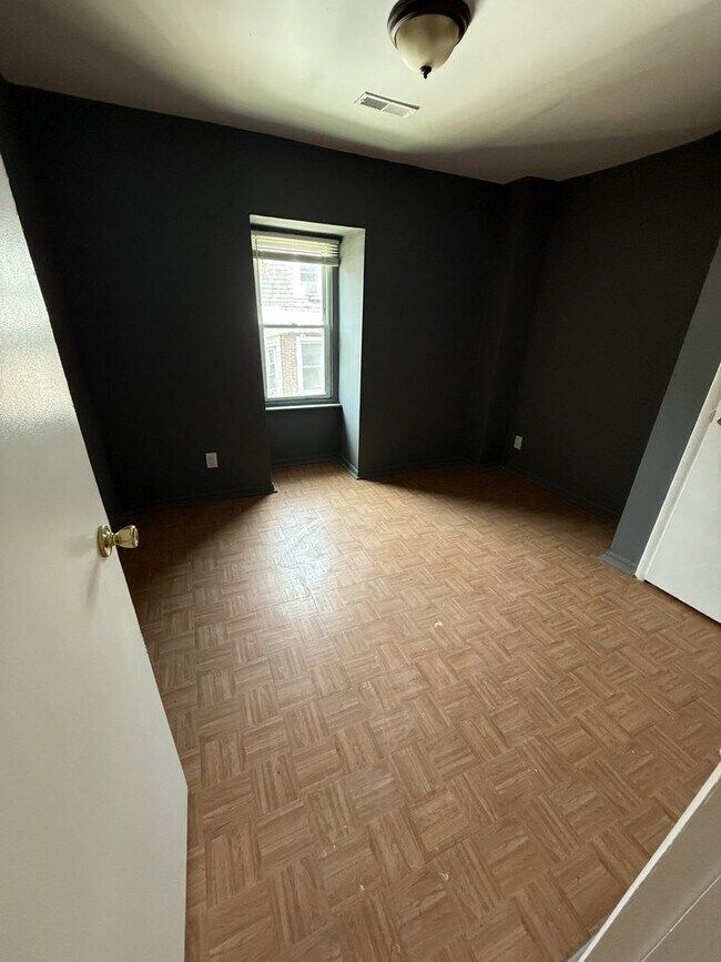 Building Photo - 513 Brinton St
