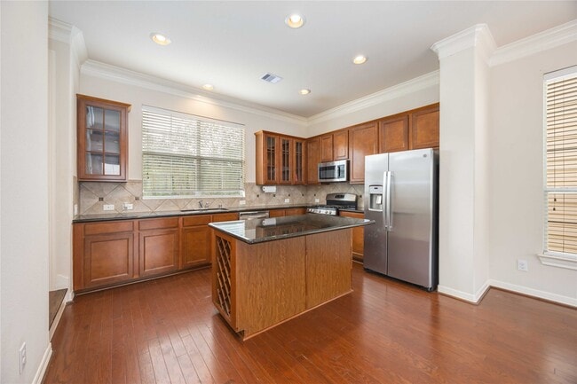 Building Photo - 3008 Clearview Cir