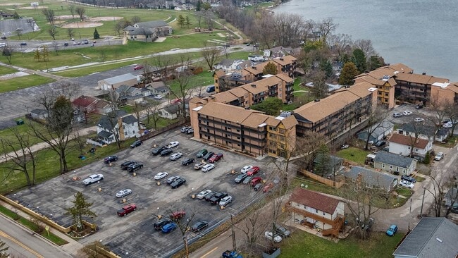 Building Photo - 450 N Main St