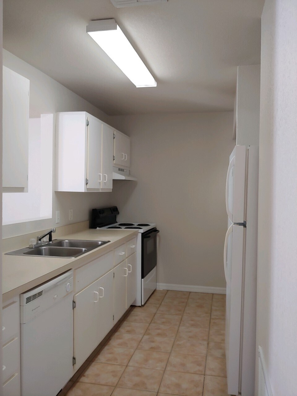 Kitchen - 1163 N Lion Cub Pt