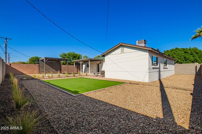 Building Photo - 331 E Continental Dr