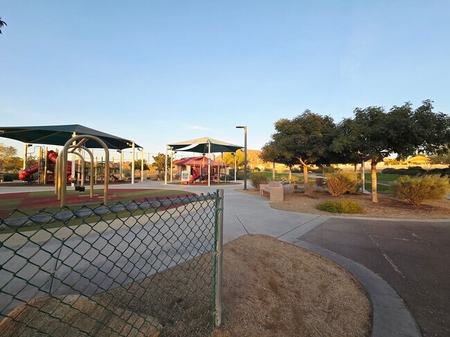 Building Photo - BEAUTIFUL 3BD/2BA WITH MANY UPGRADES!