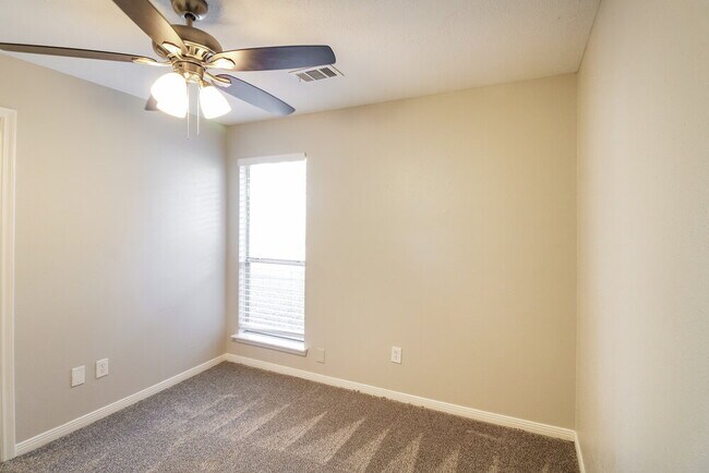 Building Photo - 3010 Twinleaf Dr