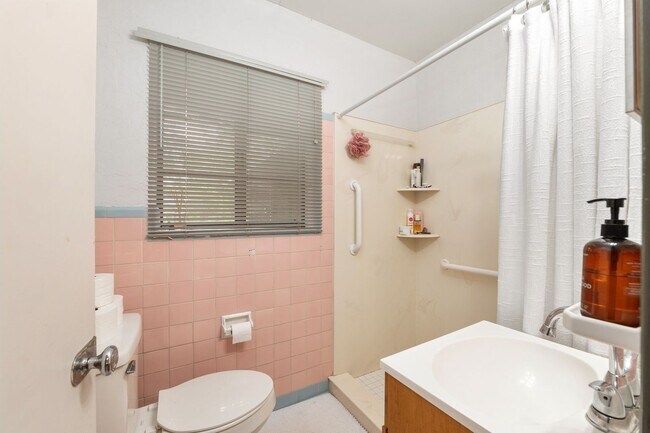 Building Photo - 5 NW 26th St