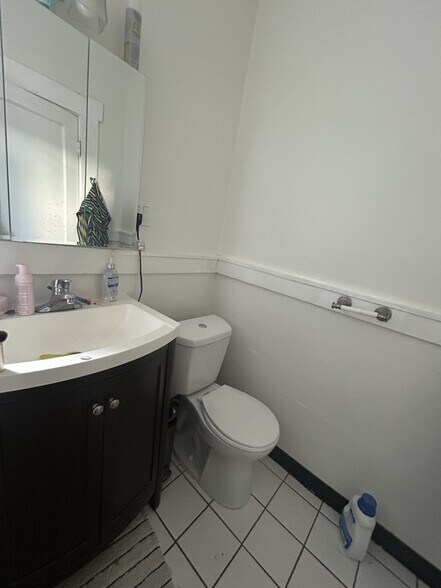 Building Photo - 54 Gainsborough St