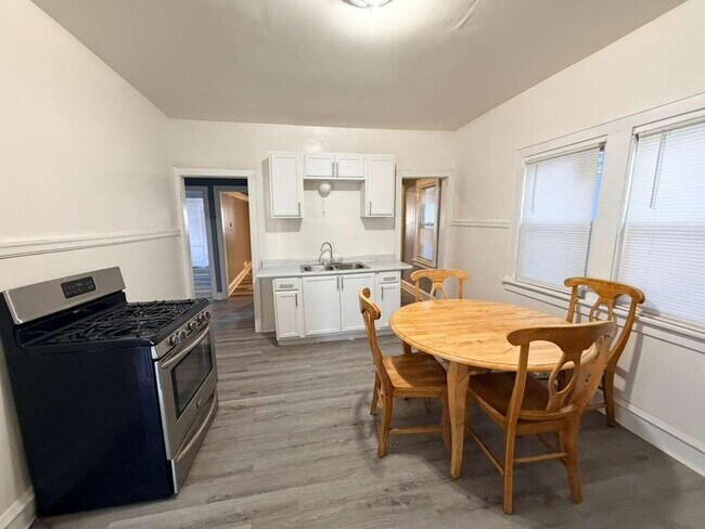 Building Photo - 2215 N 15th St