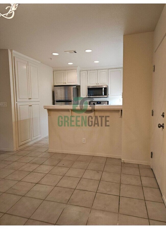 Building Photo - Charming 3 Bedroom 2 Bath Condo in TRACY! ...