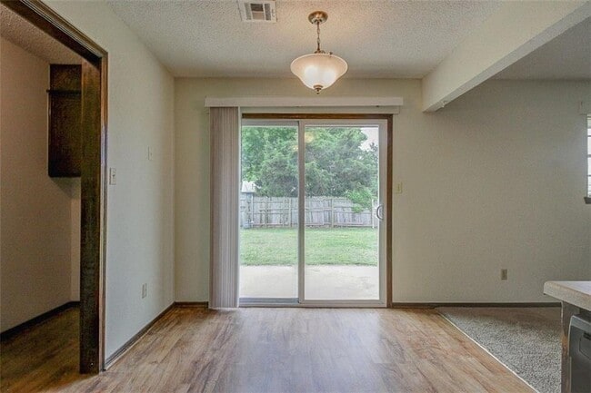 Building Photo - 1502 Briar Meadow Rd