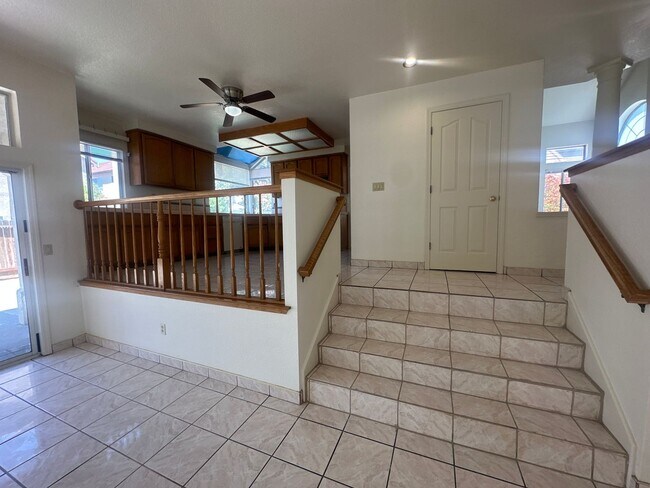 Building Photo - 325 Melbourne Dr