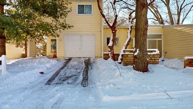 Building Photo - 542 Meadow Ct