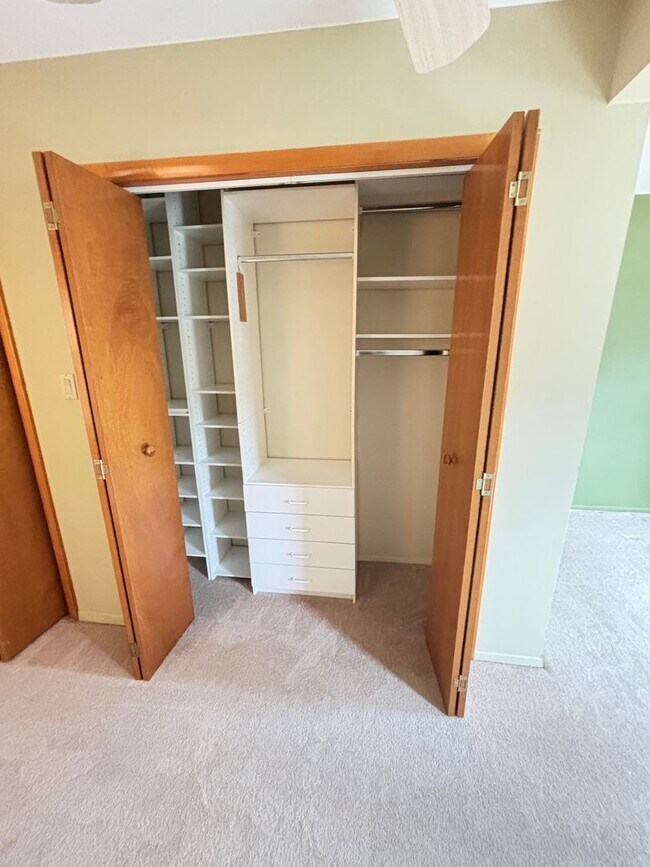 Building Photo - Spacious 3br Home for rent located in Whitehall, Echo Heights!