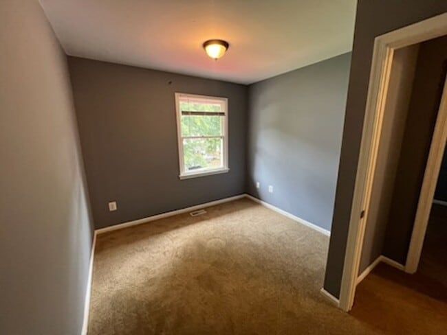 Building Photo - Beautiful 3 Bedroom 1.5 Bathrooms Anne Arundel County Town Home