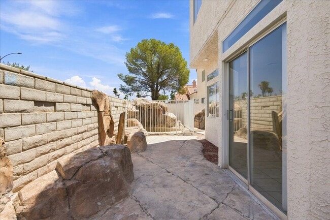Building Photo - 2576 Silver Shadow Dr