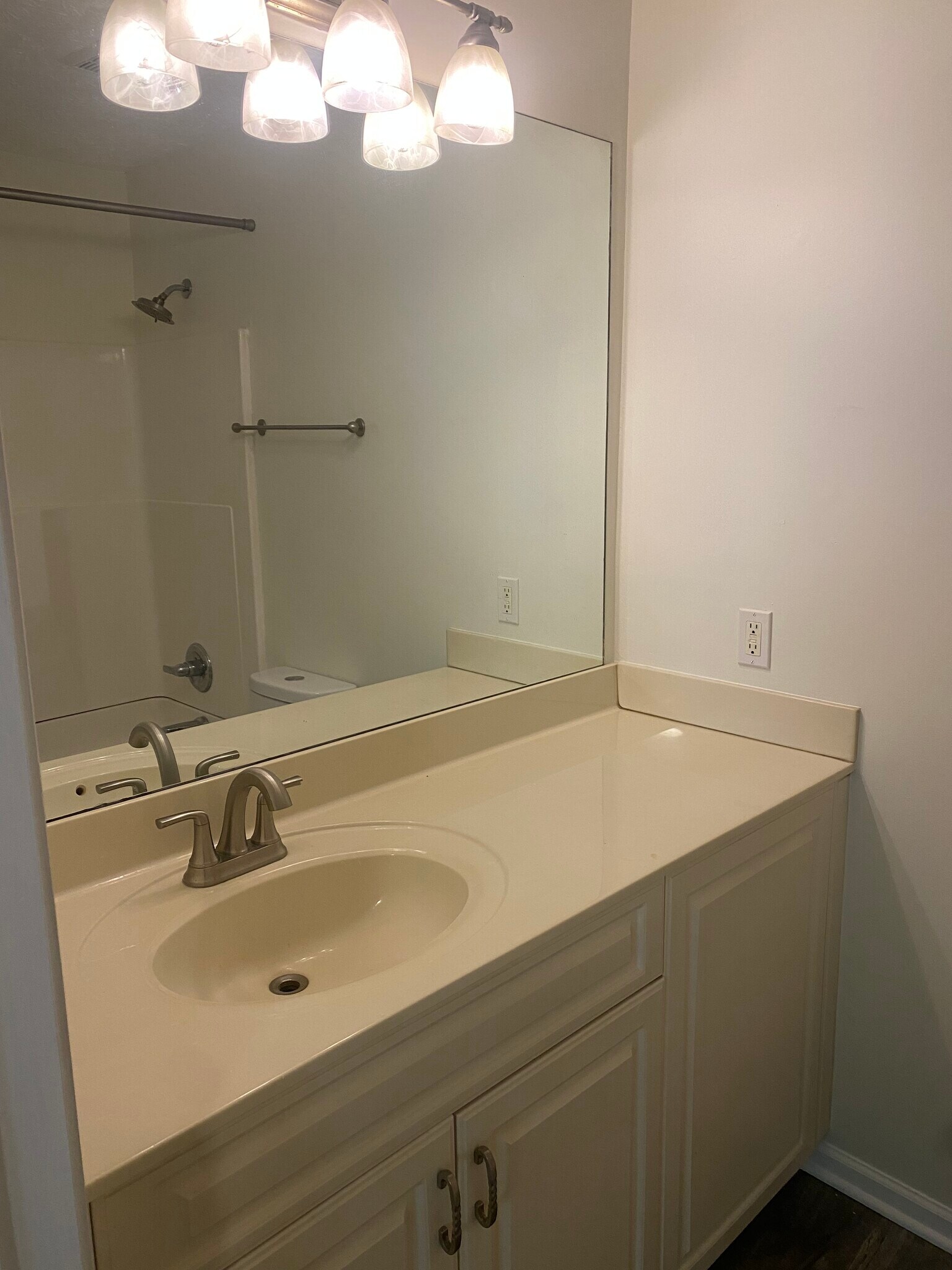 Bathroom - 802 E Main St