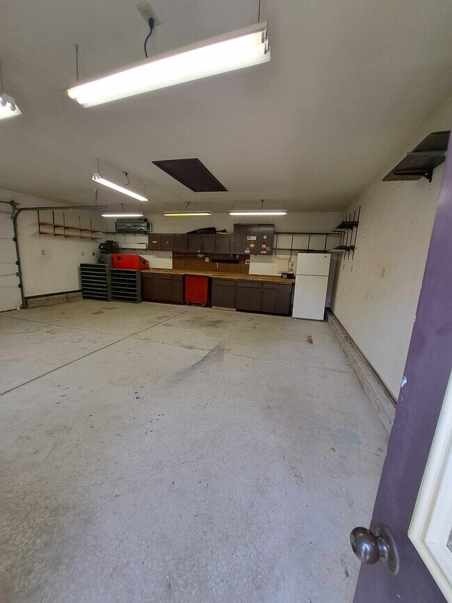 Building Photo - 407 Sheets St