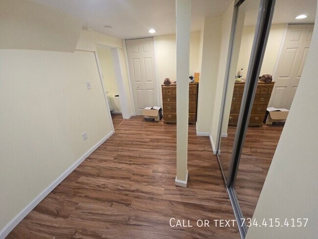 Building Photo - 430 S 4th Ave