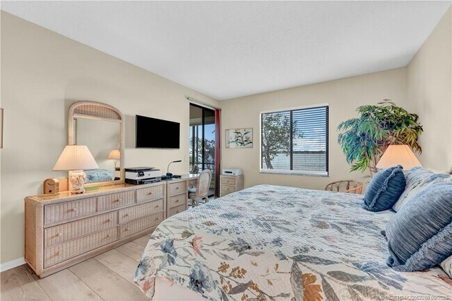 Building Photo - 2560 NW Seagrass Dr