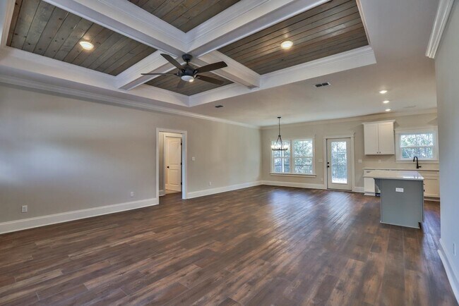 Building Photo - 43 Sarlan Garden Dr