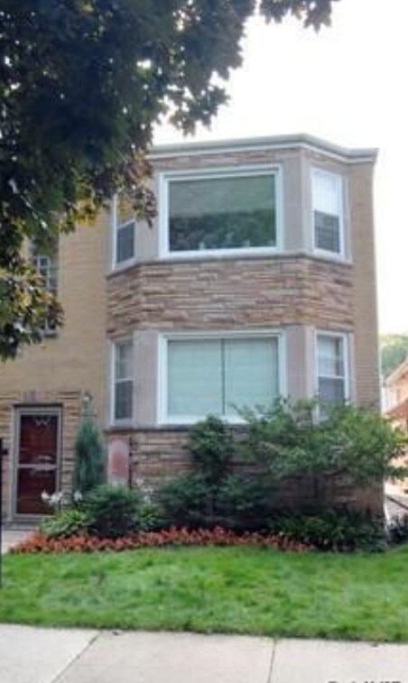 Great 2 flat - 6116 N Meade Ave