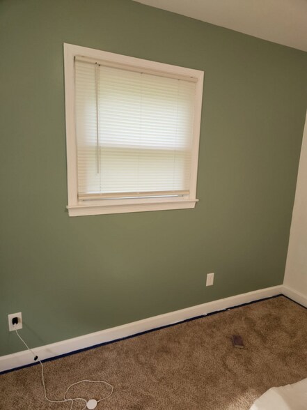 Building Photo - 5613 Ross Dr
