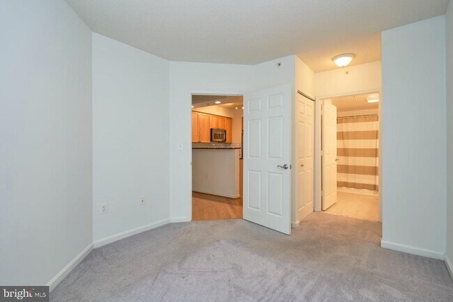 Building Photo - 3101 N Hampton Dr