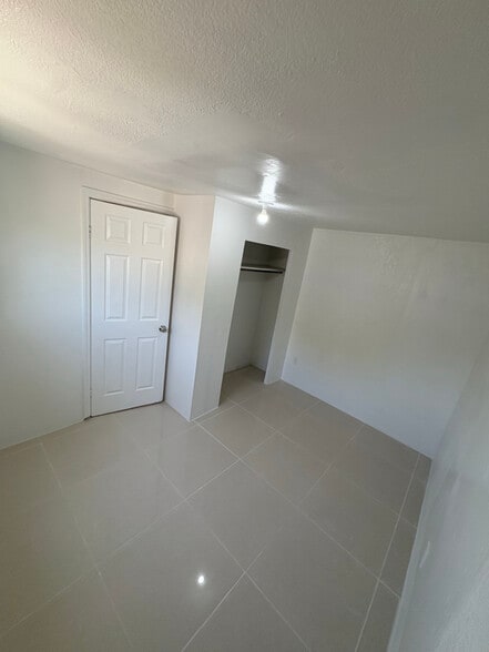 Building Photo - 1331 SW 129th Ave