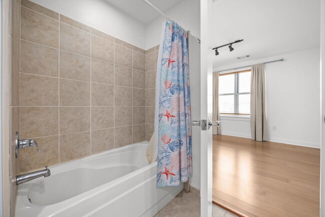 Building Photo - 618 N Boylan Ave