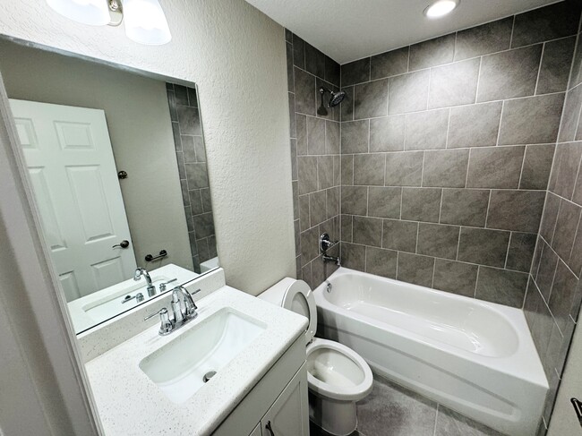 Building Photo - 6584 SE 108th Ln