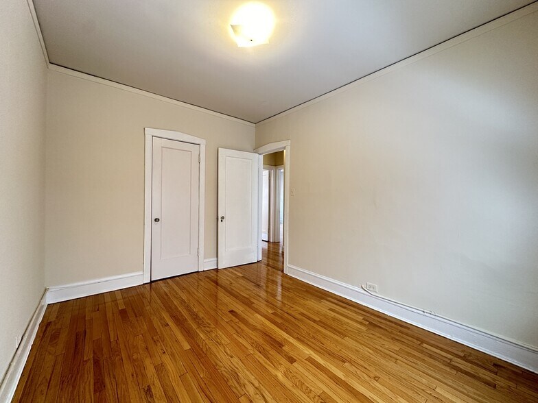 Building Photo - 1318 Oak Ave