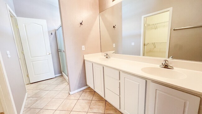 Building Photo - 4964 E Catalina Ct