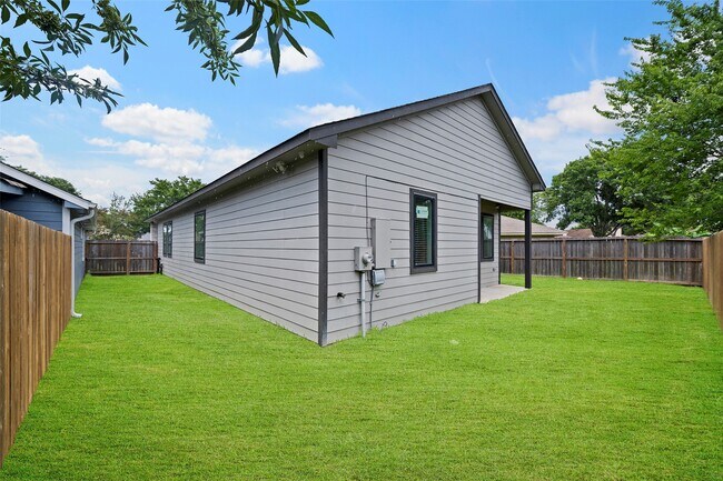 Building Photo - 17807 Glenwolf Dr