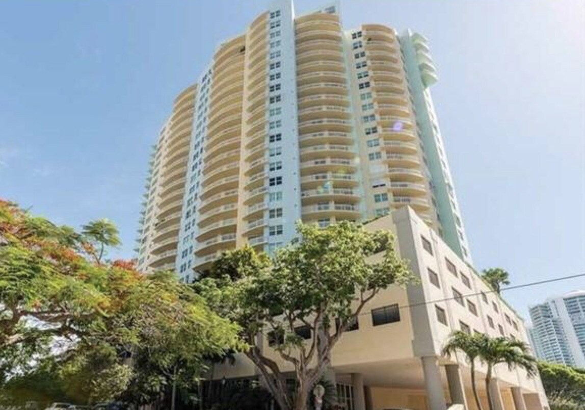 Building Photo - 2475 Brickell Ave
