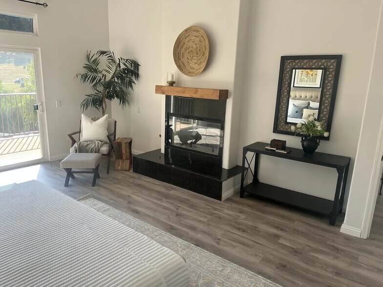 Building Photo - 11112 Calgary Way