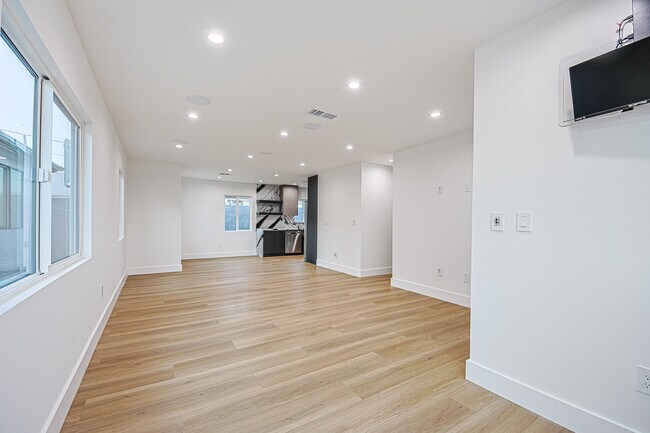 Building Photo - 4573 Triggs St