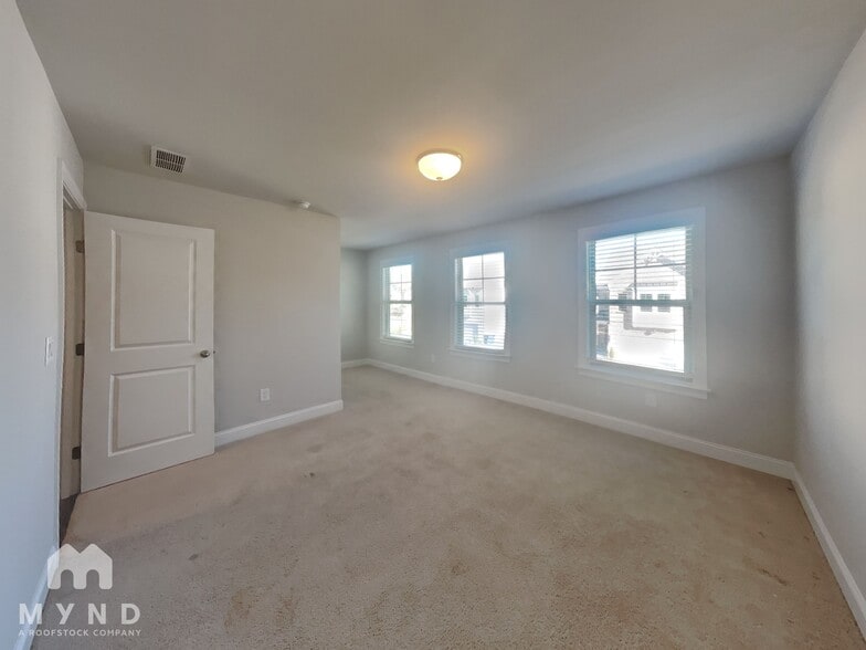Building Photo - 3570 Faulkner St