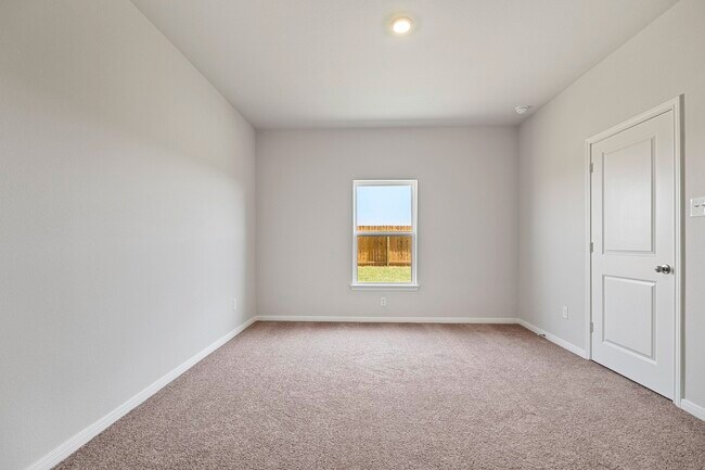 Building Photo - 405 Polly Grv Dr