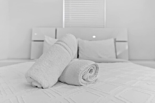 Building Photo - 871 NW 23rd Terrace