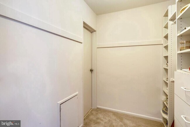 Building Photo - 10401 Grosvenor Pl