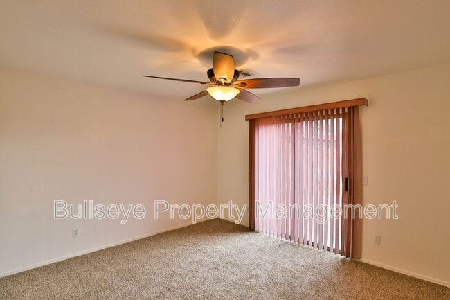 Building Photo - 1697 N La Fresa Dr