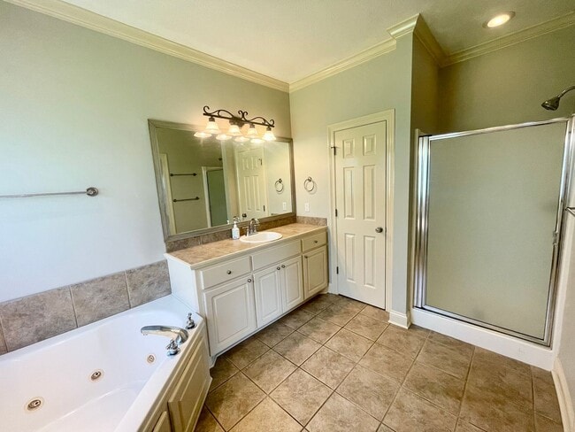 Building Photo - 3 bed/2 bath for rent in Germantown School...