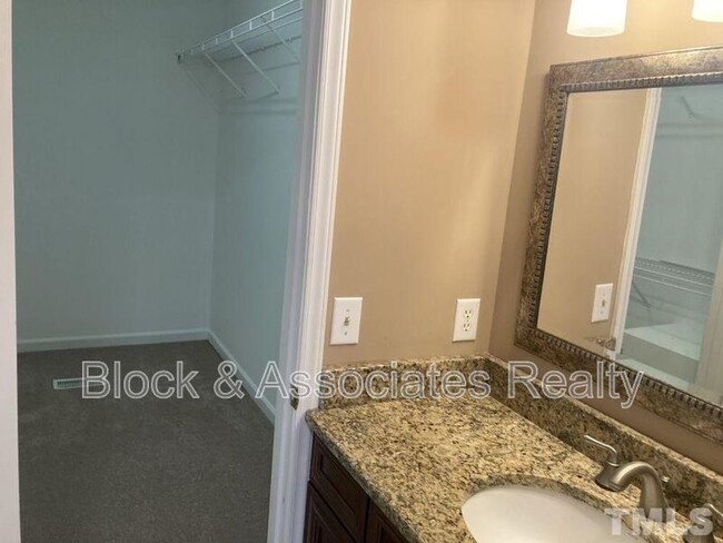 Building Photo - 9012 Blakehurst Dr