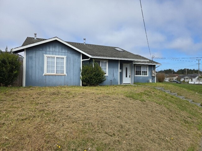 Building Photo - Pet-friendly 3-bedroom Eureka home