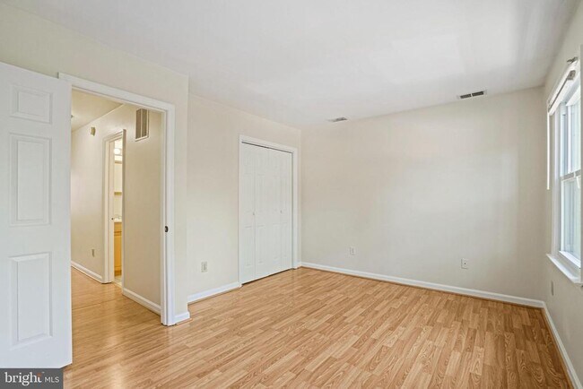 Building Photo - 1141 N Vernon St