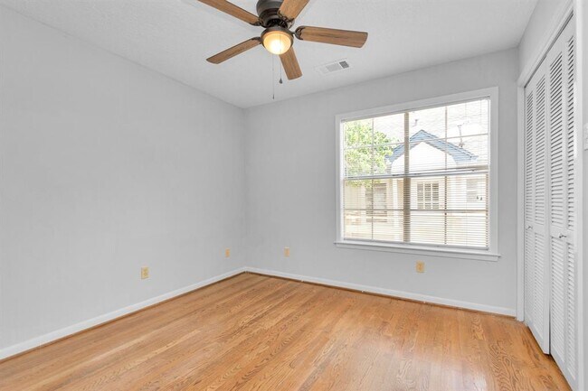 Building Photo - 2347 Sheridan St