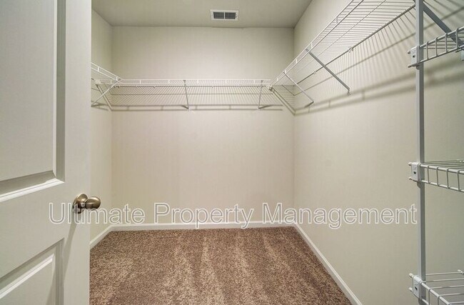 Building Photo - 1823 Fox Trce Cir