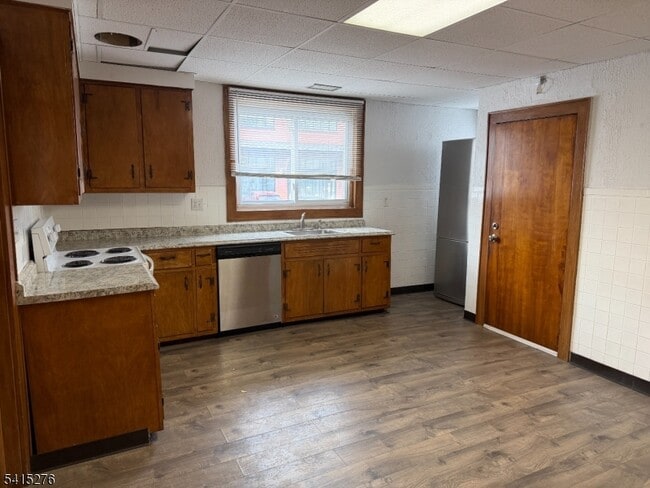 Building Photo - 59 Walnut St