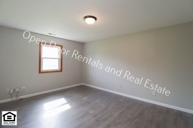 Building Photo - 1421/1423 Fieldstone Dr